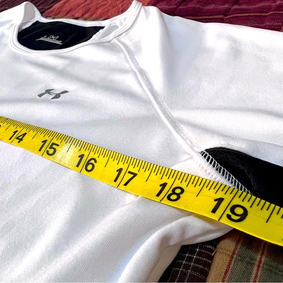 Under Armour Vented Quick dry Cooling Sport Top - Picture 10 of 11